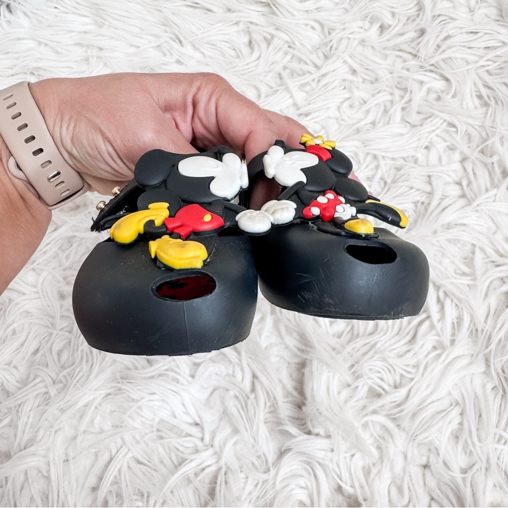 Mini Melissa | Kissing Mickey & Minnie Toddler Shoes - Picture 9 of 10